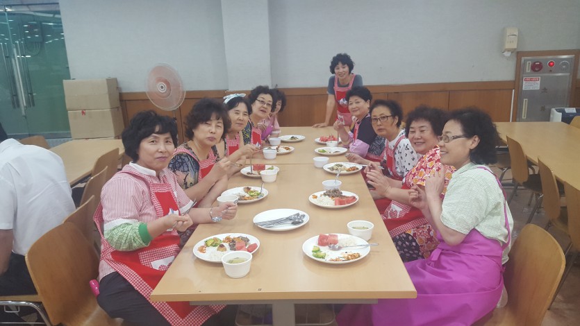 크기변환_20170728(식당봉사자 모습).jpg