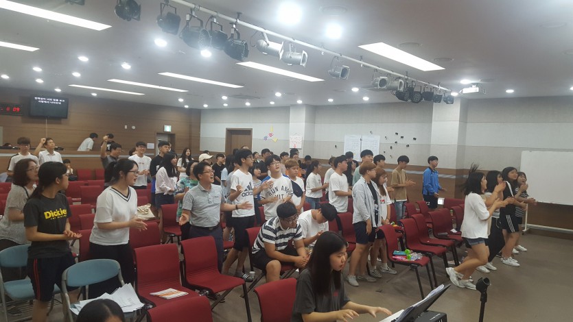 크기변환_20170728(첫째날 찬양 모습).jpg